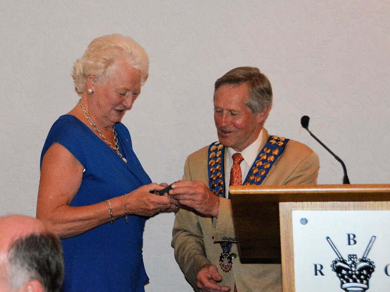 DameMaryReceivesHerAwardFromPresKen