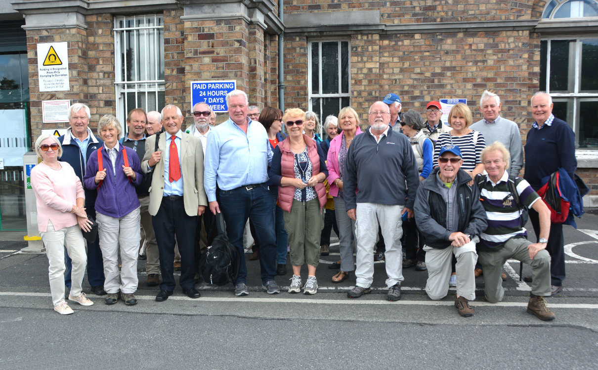 02. RotarianWalkersAtTheStartOutsideDroghedaRailwayStation